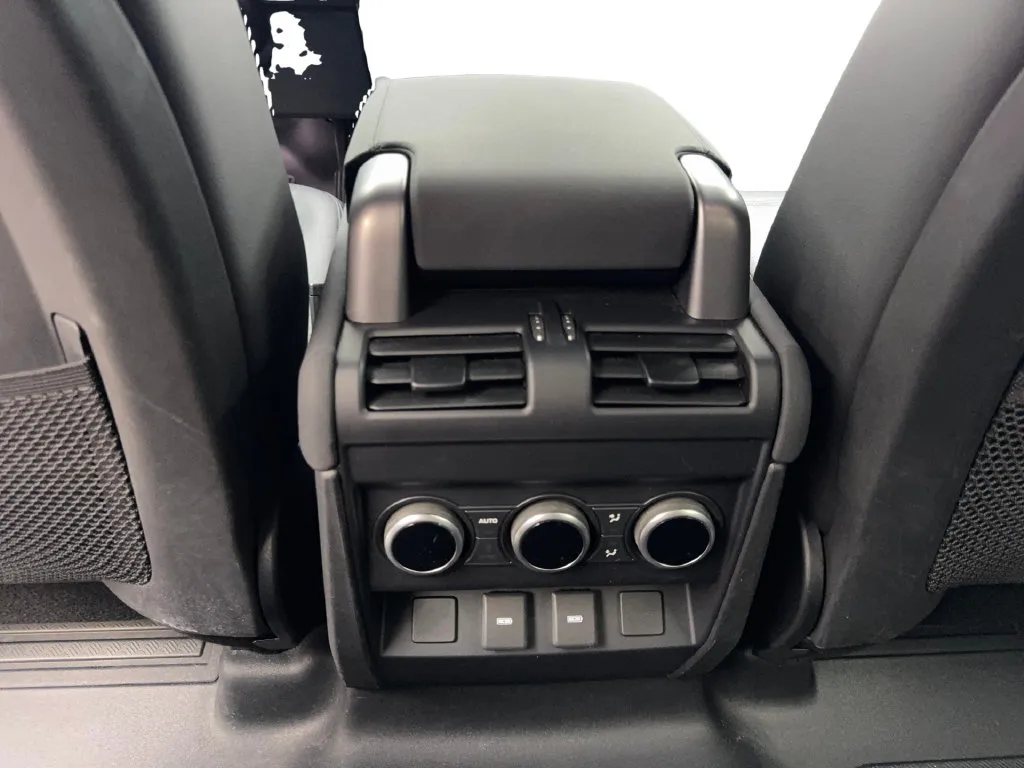 Land Rover Defender photo 71