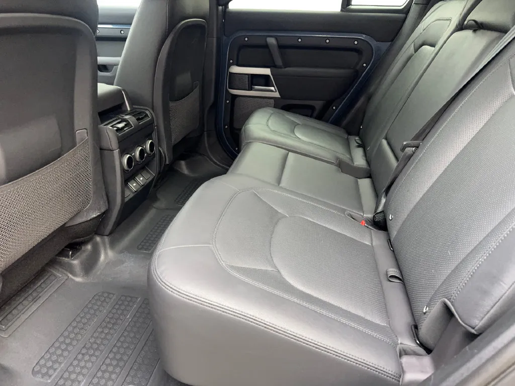 Land Rover Defender photo 34