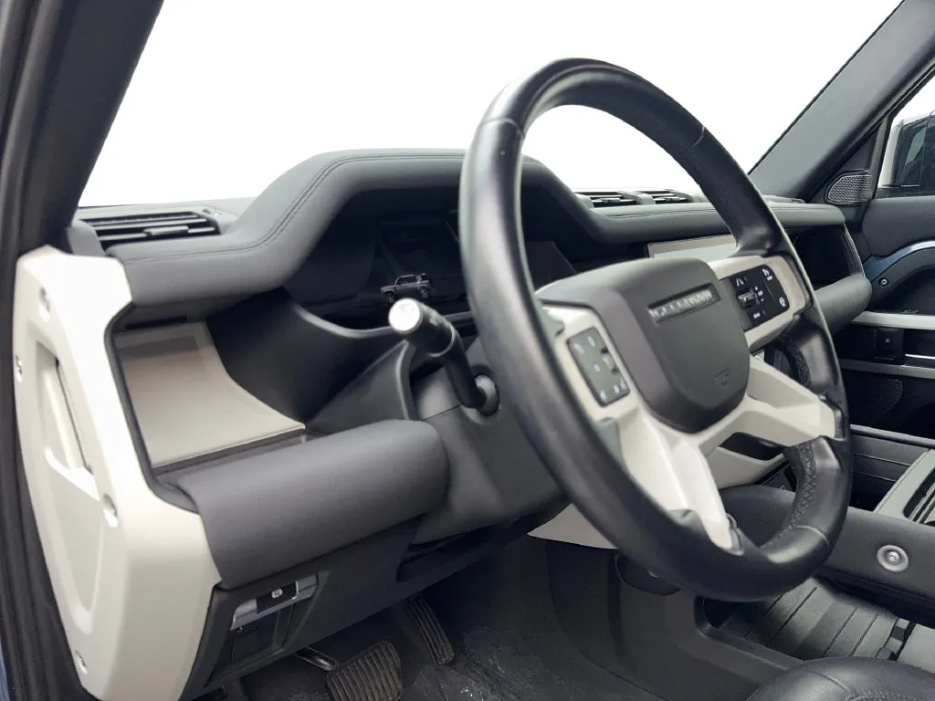 Land Rover Defender photo 52