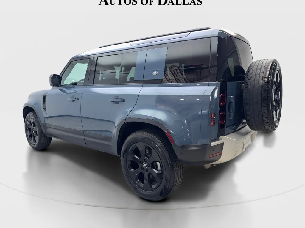 Land Rover Defender photo 10