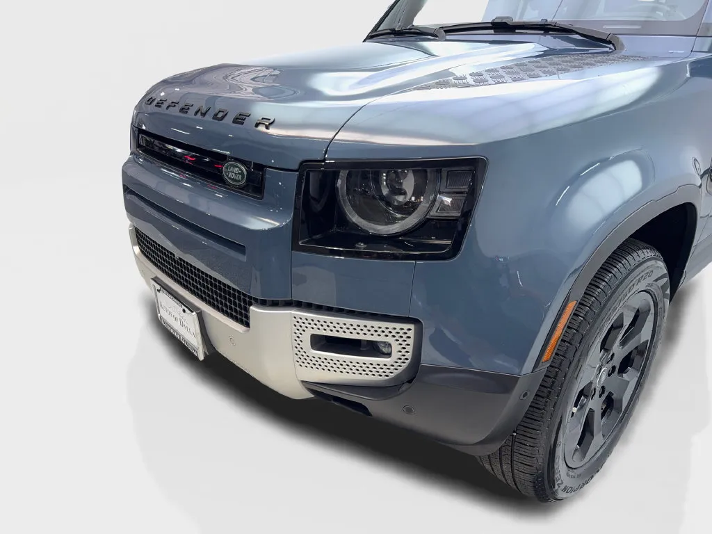 Land Rover Defender photo 18