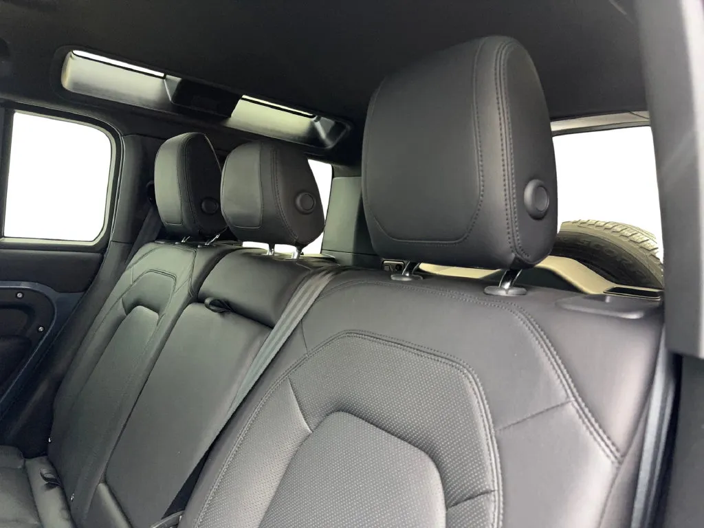 Land Rover Defender photo 35