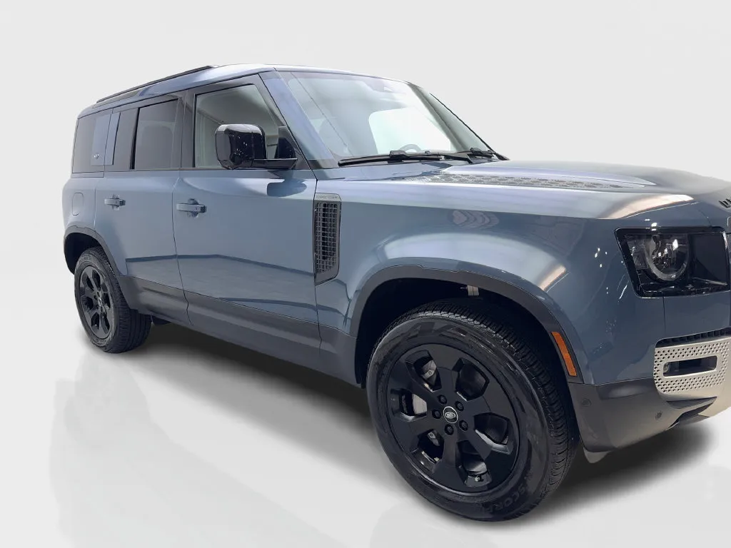 Land Rover Defender photo 14