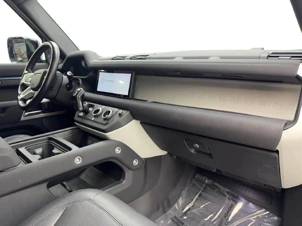 Land Rover Defender photo 54