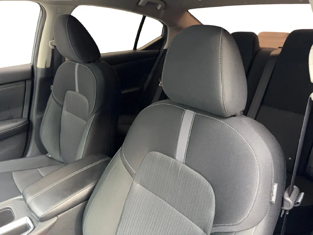 Nissan Sentra photo 28