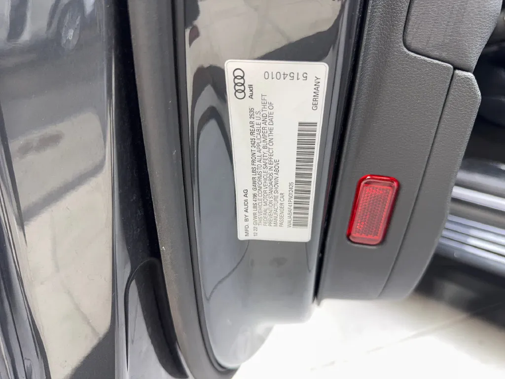 Audi A4 photo 90