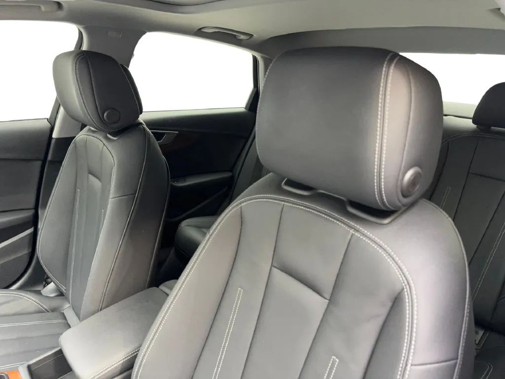 Audi A4 photo 30