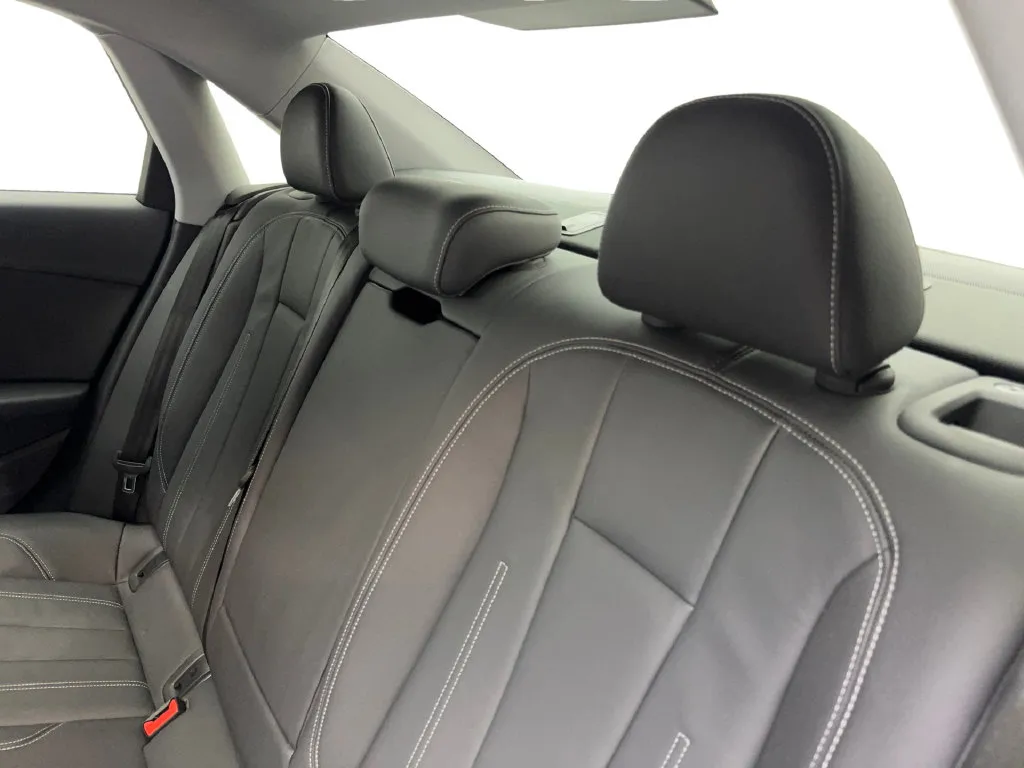 Audi A4 photo 37