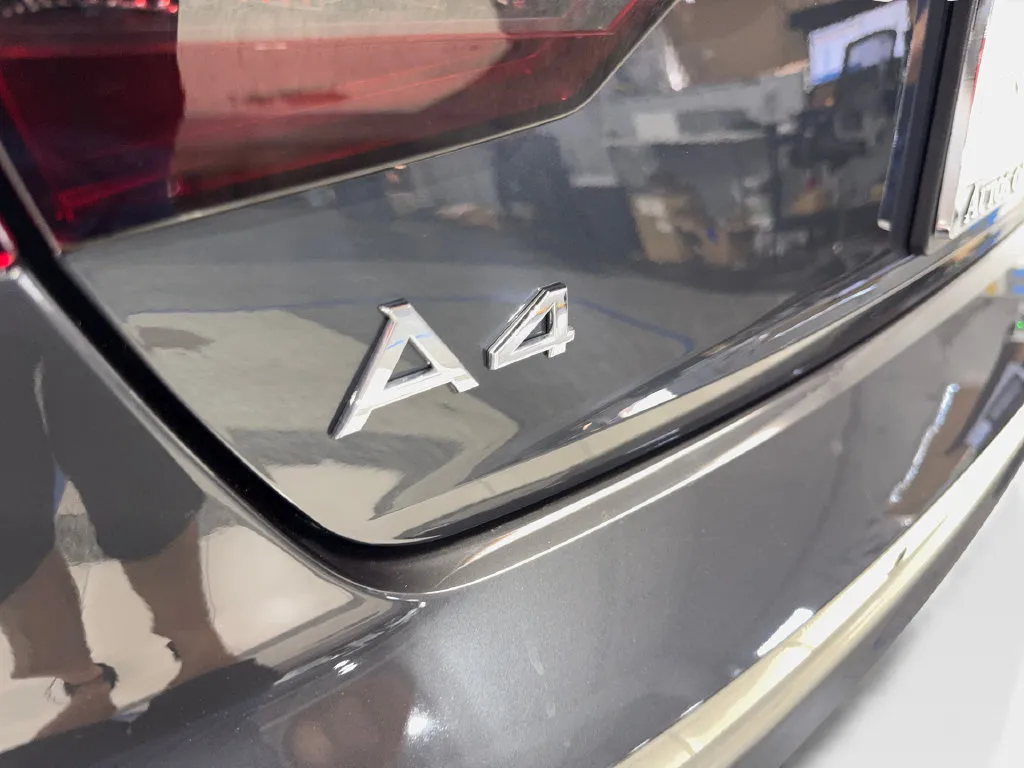 Audi A4 photo 25