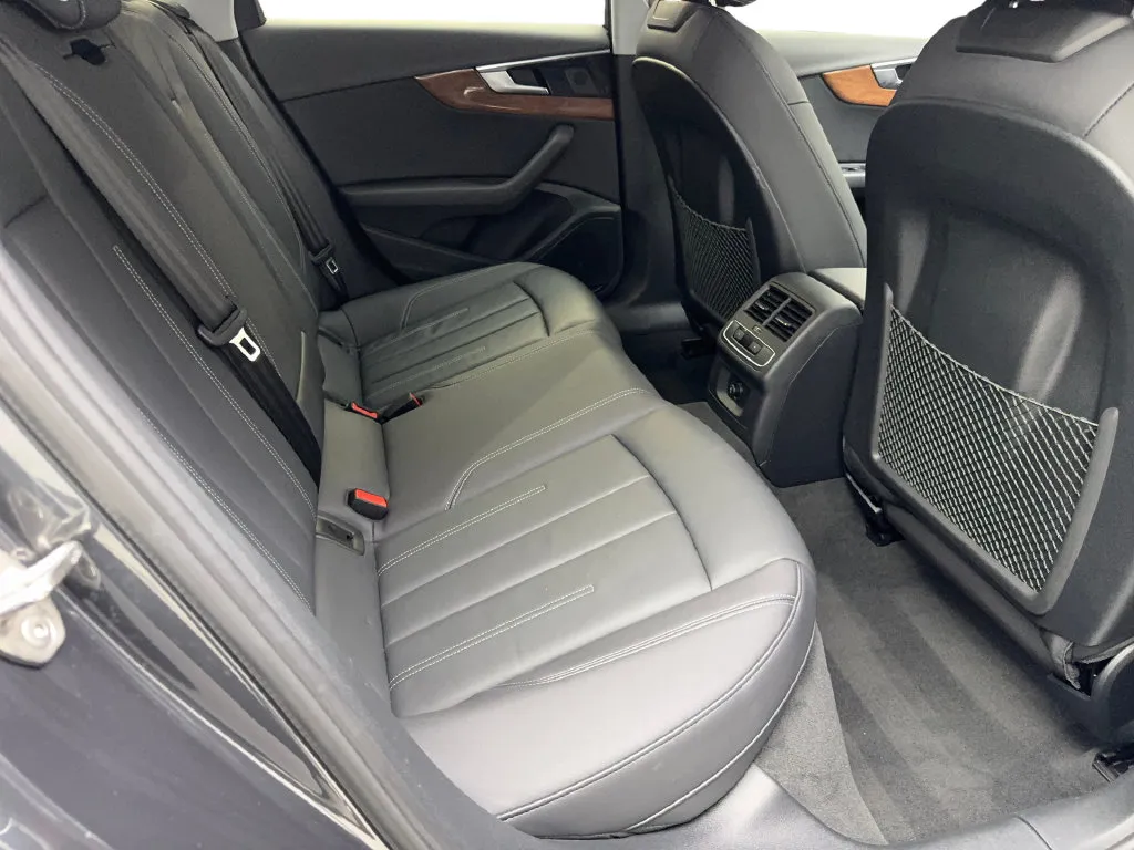 Audi A4 photo 42