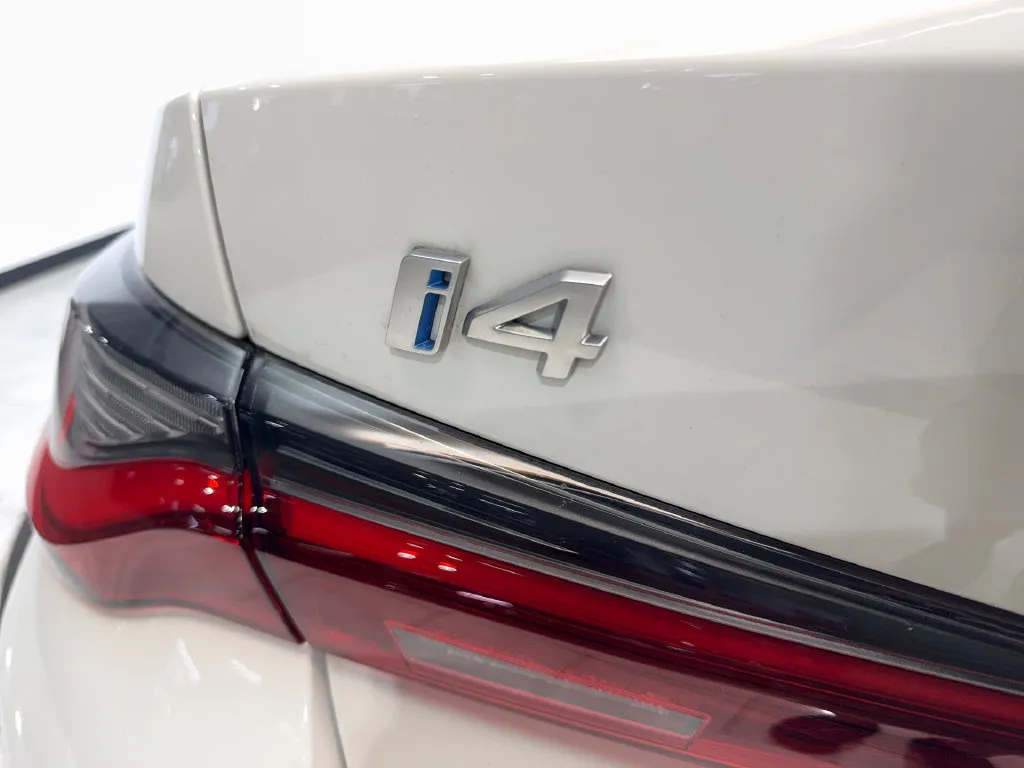 BMW i4 photo 25