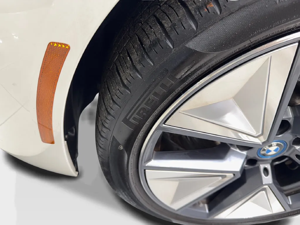 BMW i4 photo 90
