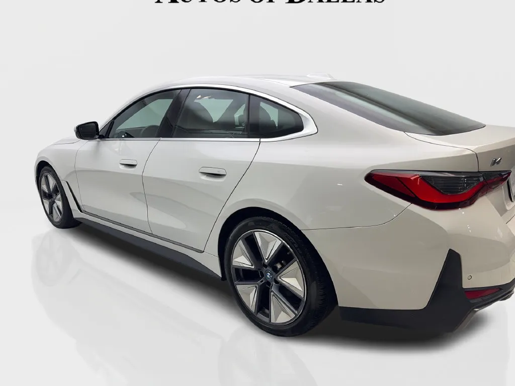 BMW i4 photo 16