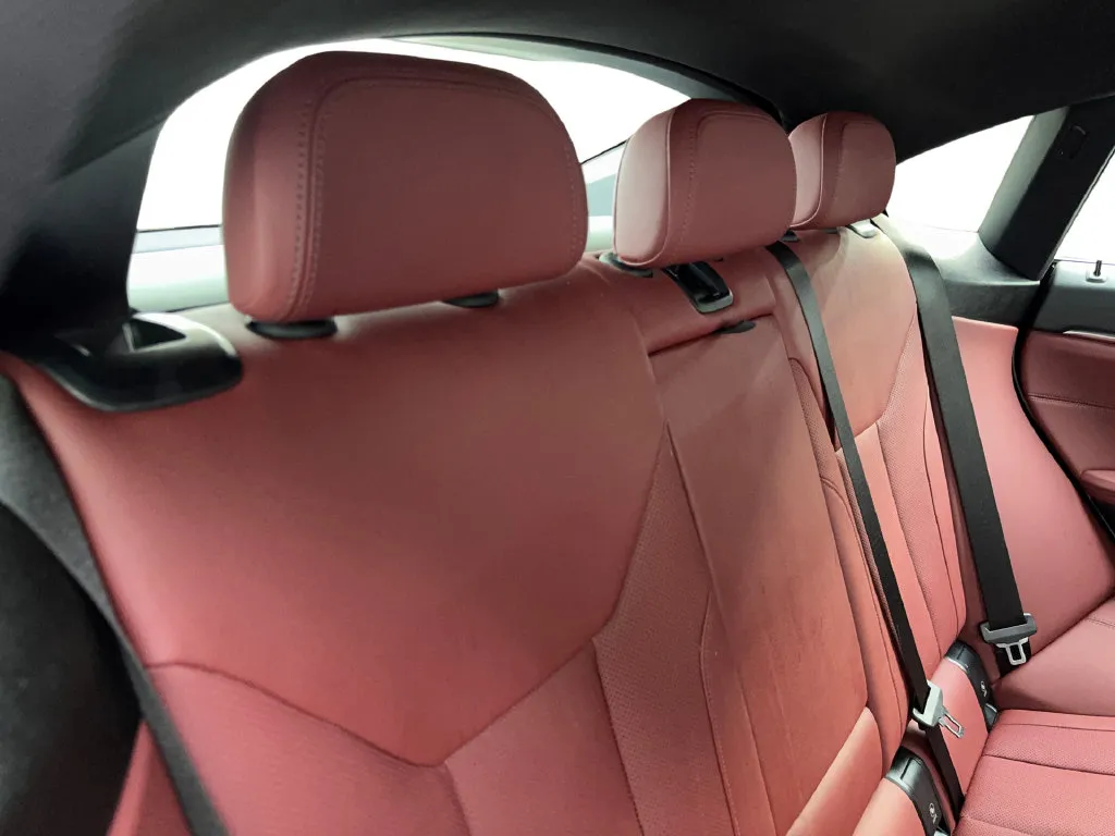 BMW i4 photo 42