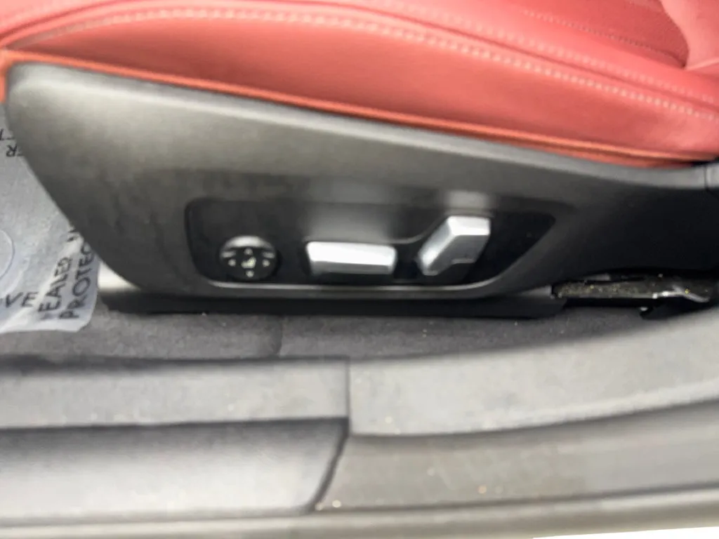 BMW i4 photo 32