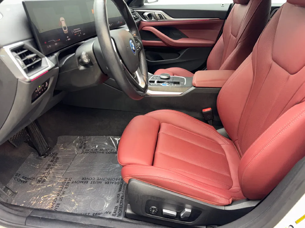BMW i4 photo 28