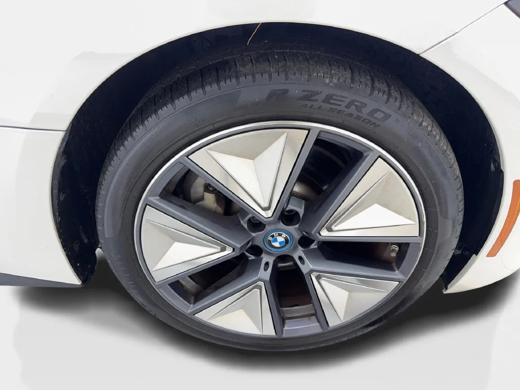 BMW i4 photo 86