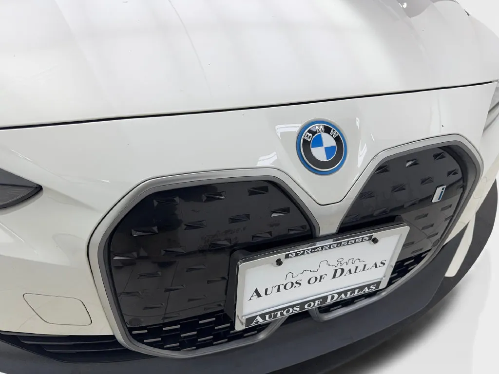 BMW i4 photo 27