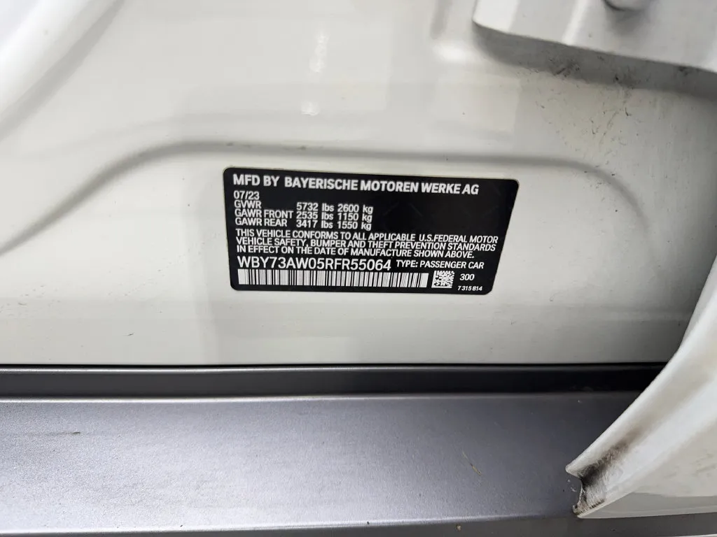 BMW i4 photo 91