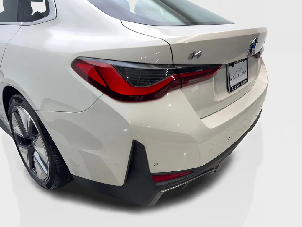 BMW i4 photo 21