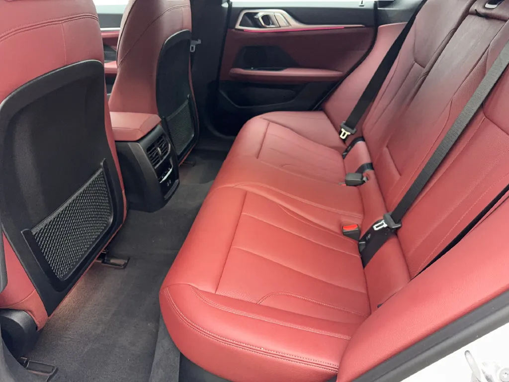 BMW i4 photo 35
