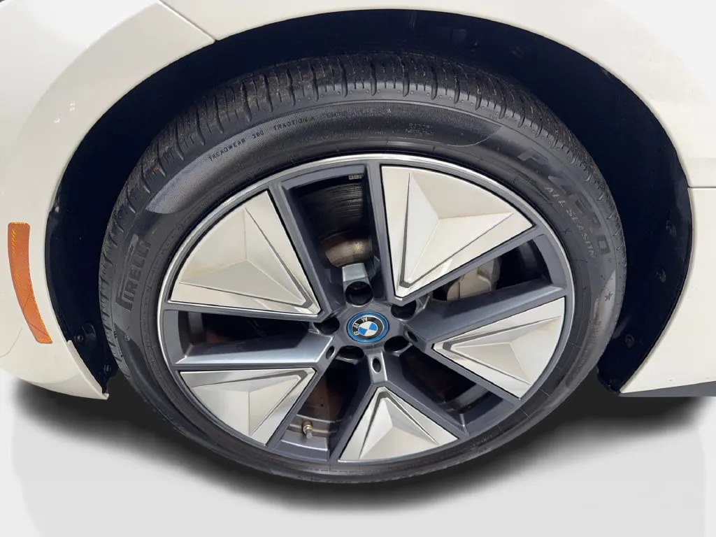 BMW i4 photo 89