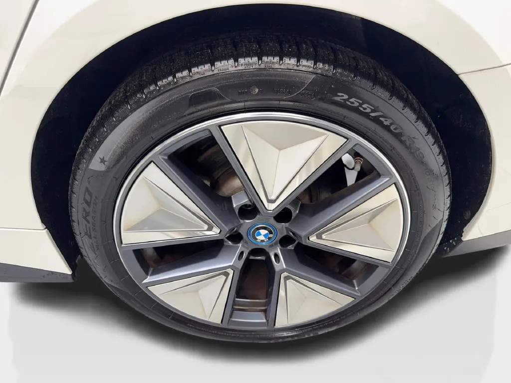BMW i4 photo 88