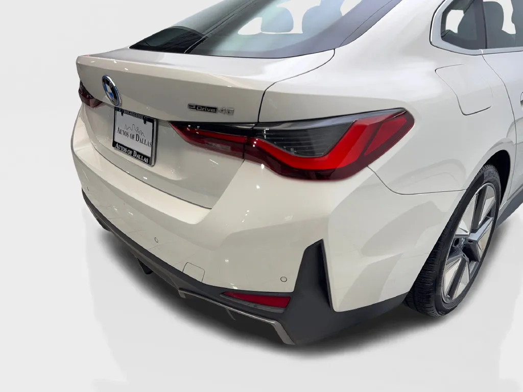 BMW i4 photo 20