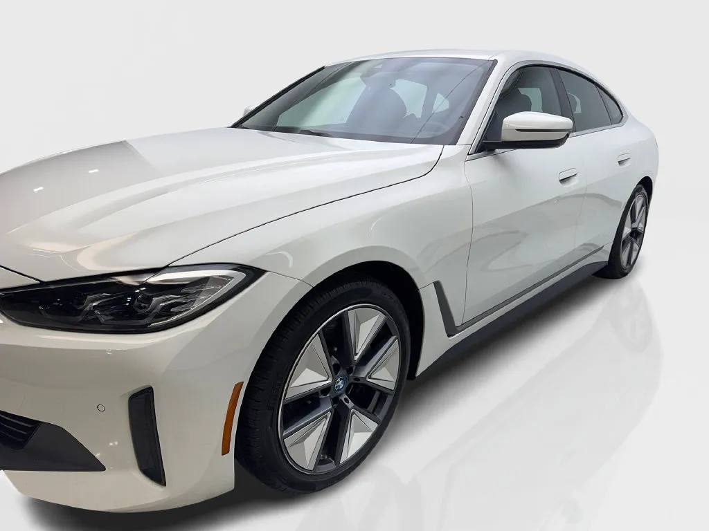 BMW i4 photo 12