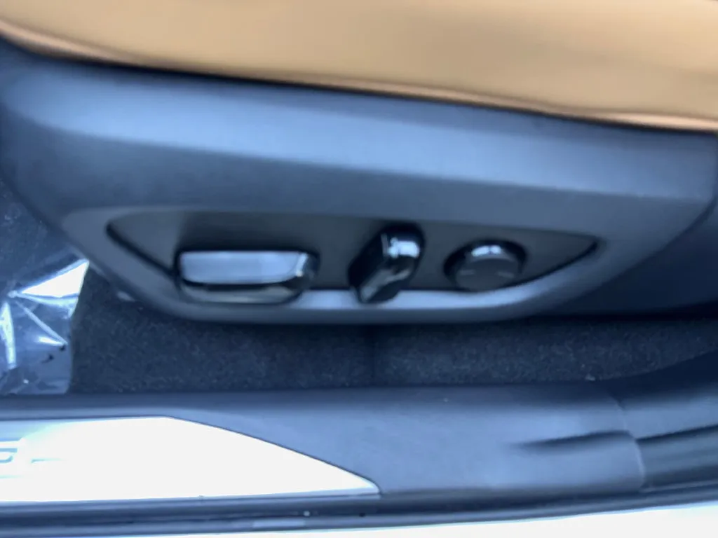 Lexus NX photo 32