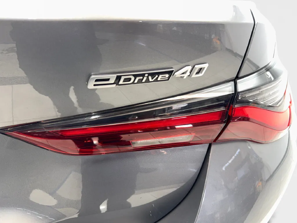 BMW i4 photo 26