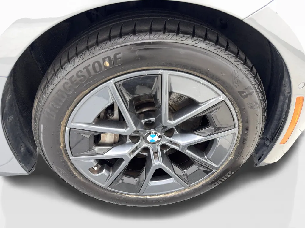 BMW i4 photo 81