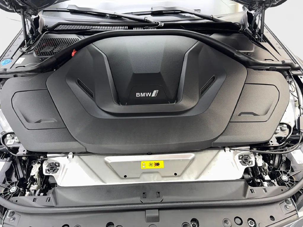 BMW i4 photo 74