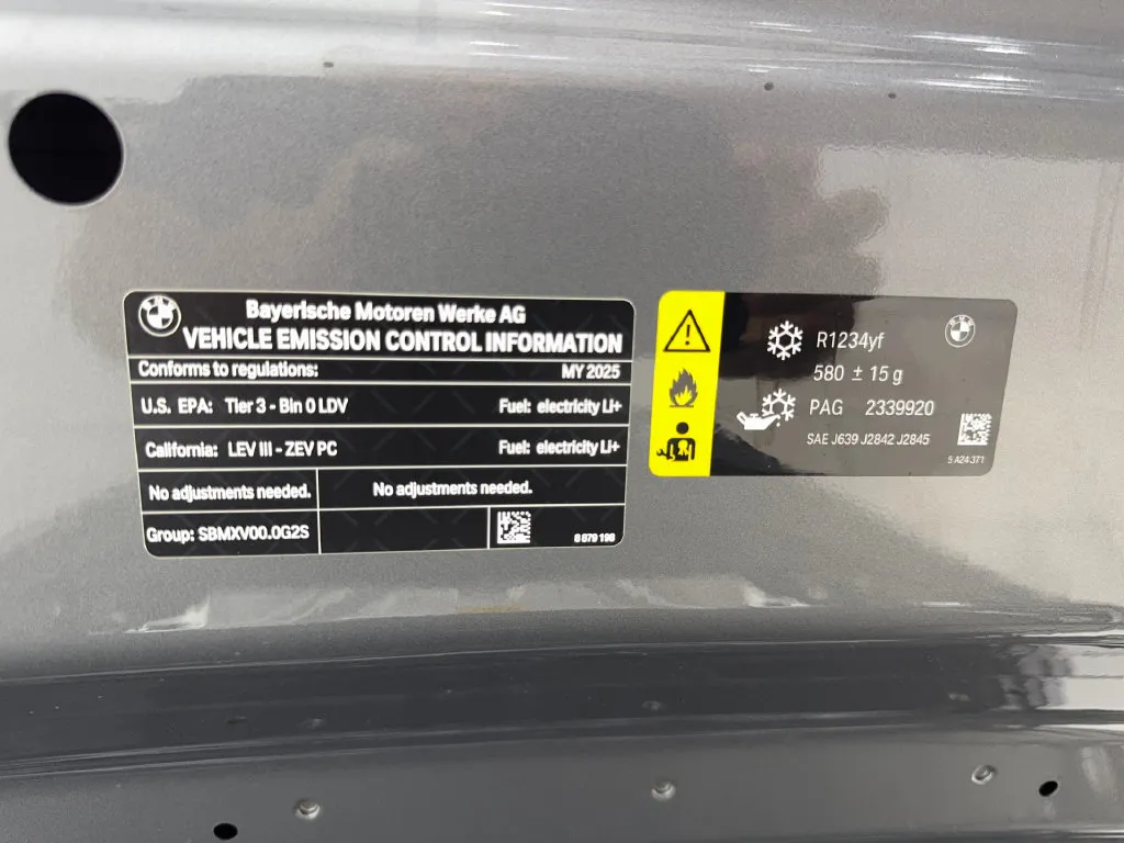BMW i4 photo 75