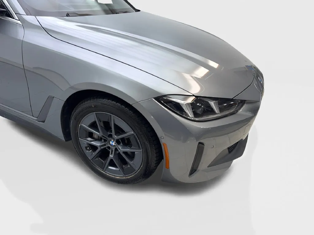 BMW i4 photo 21