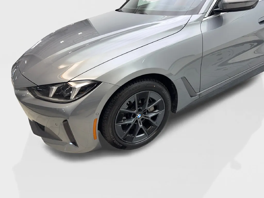 BMW i4 photo 20