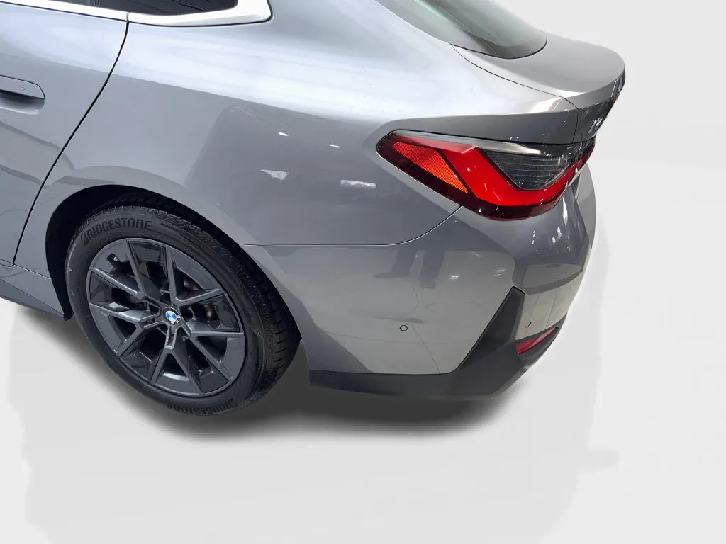 BMW i4 photo 19