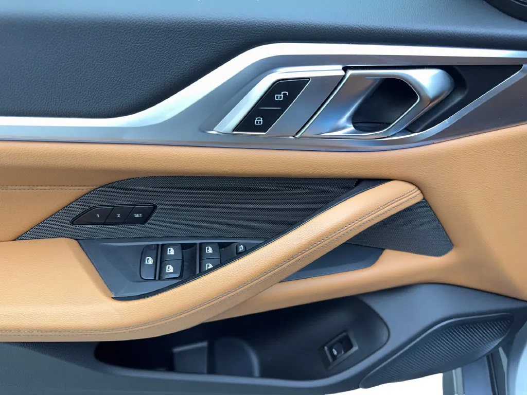 BMW i4 photo 34