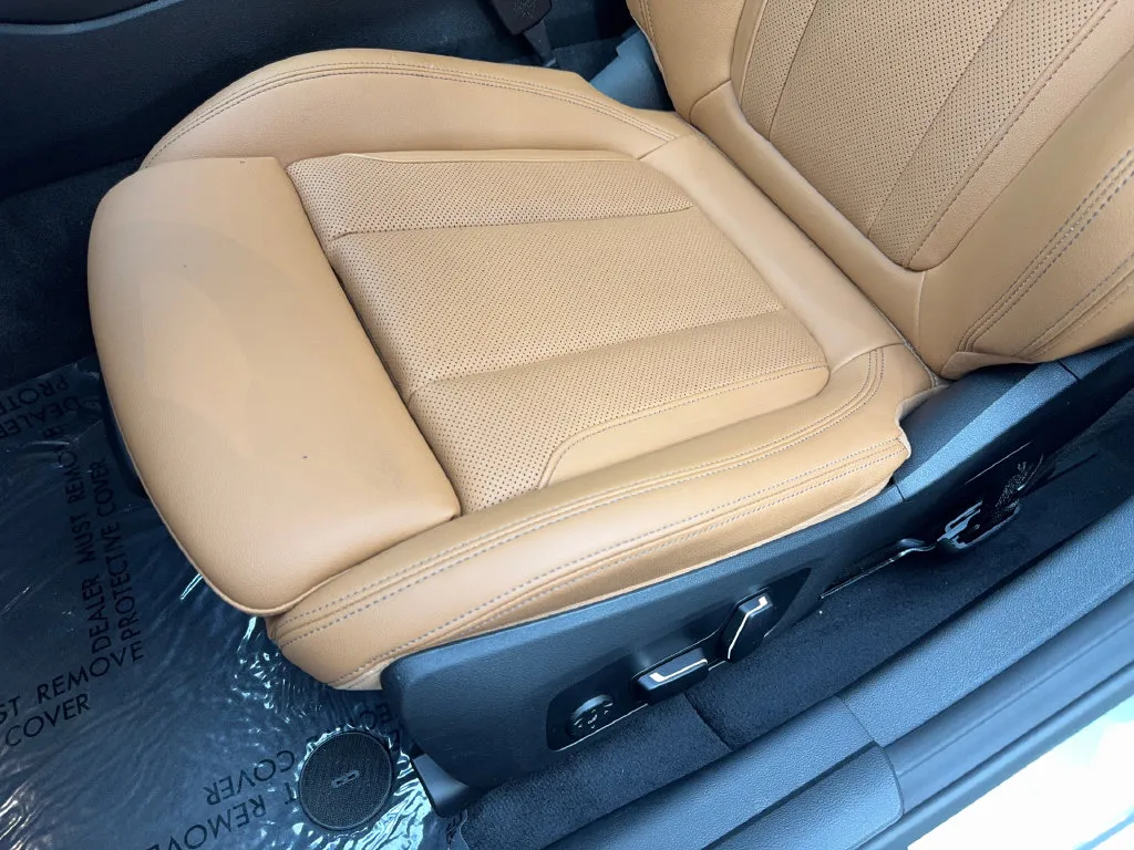 BMW i4 photo 30