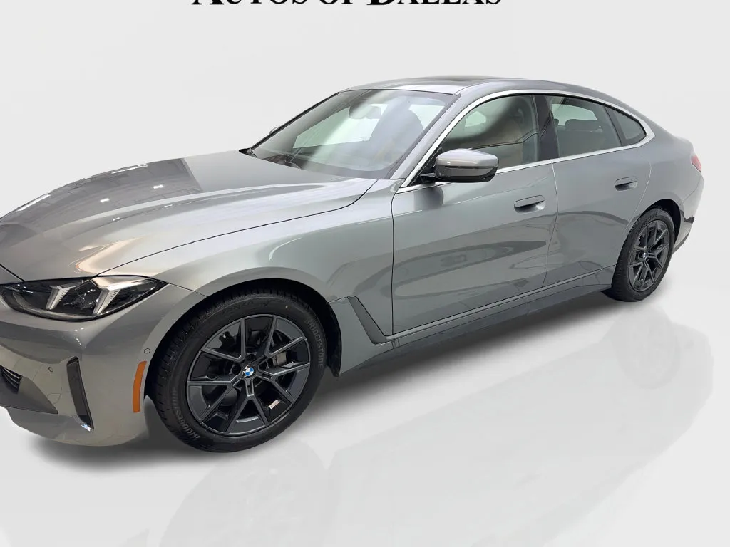BMW i4 photo 12