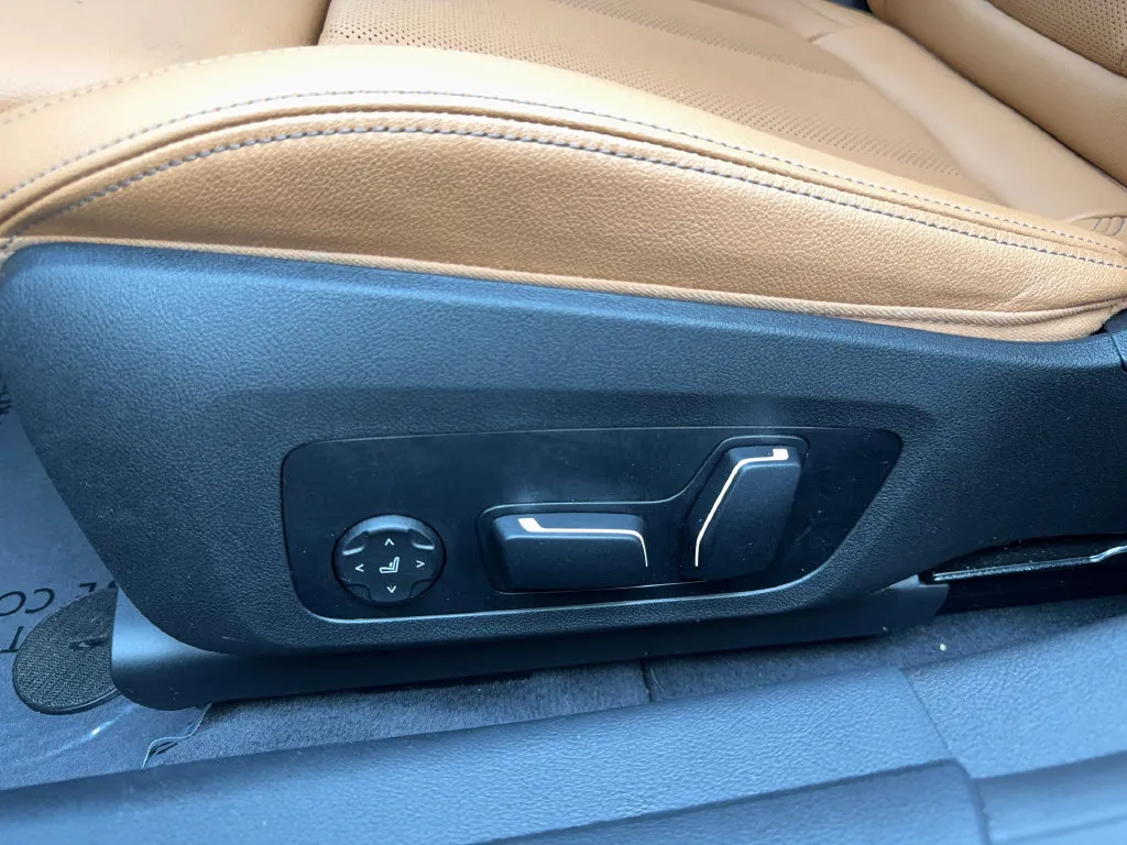 BMW i4 photo 32