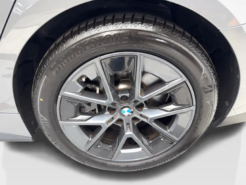 BMW i4 photo 79