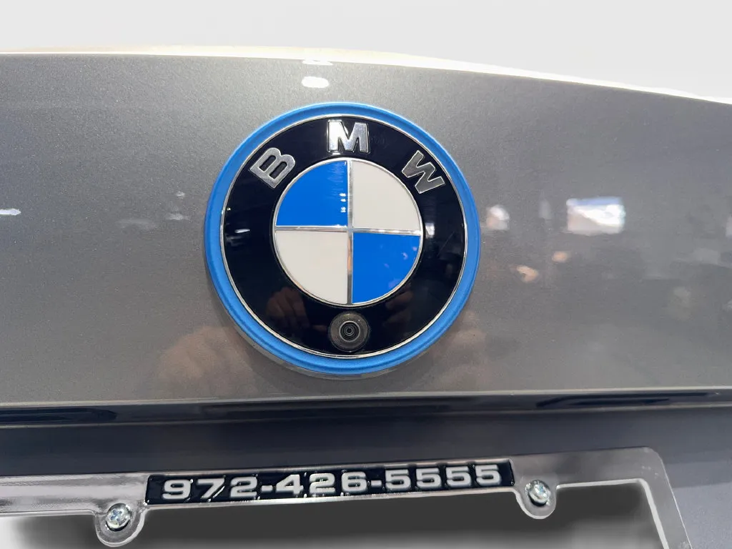 BMW i4 photo 23