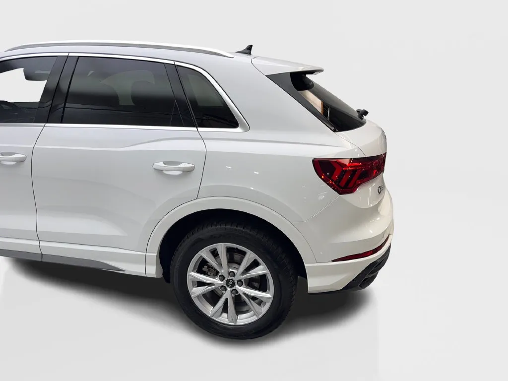 Audi Q3 photo 19