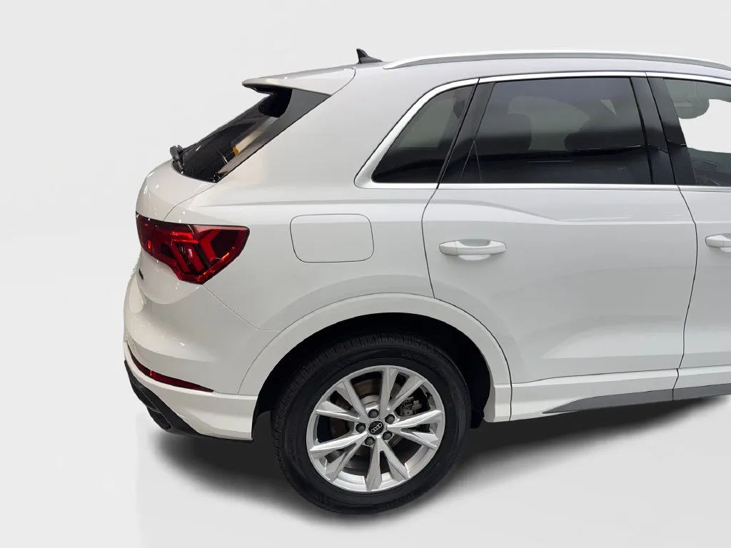 Audi Q3 photo 18