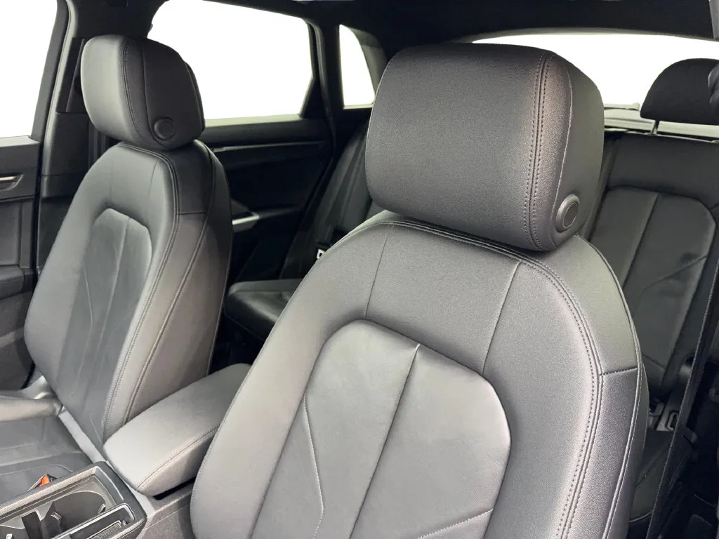 Audi Q3 photo 30