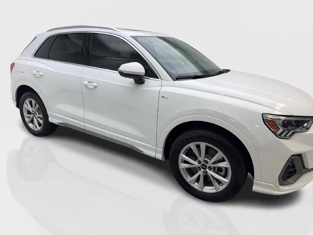 Audi Q3 photo 14