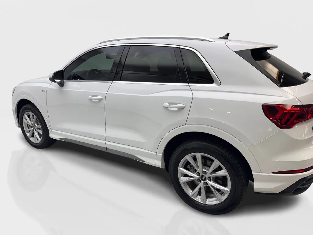 Audi Q3 photo 16