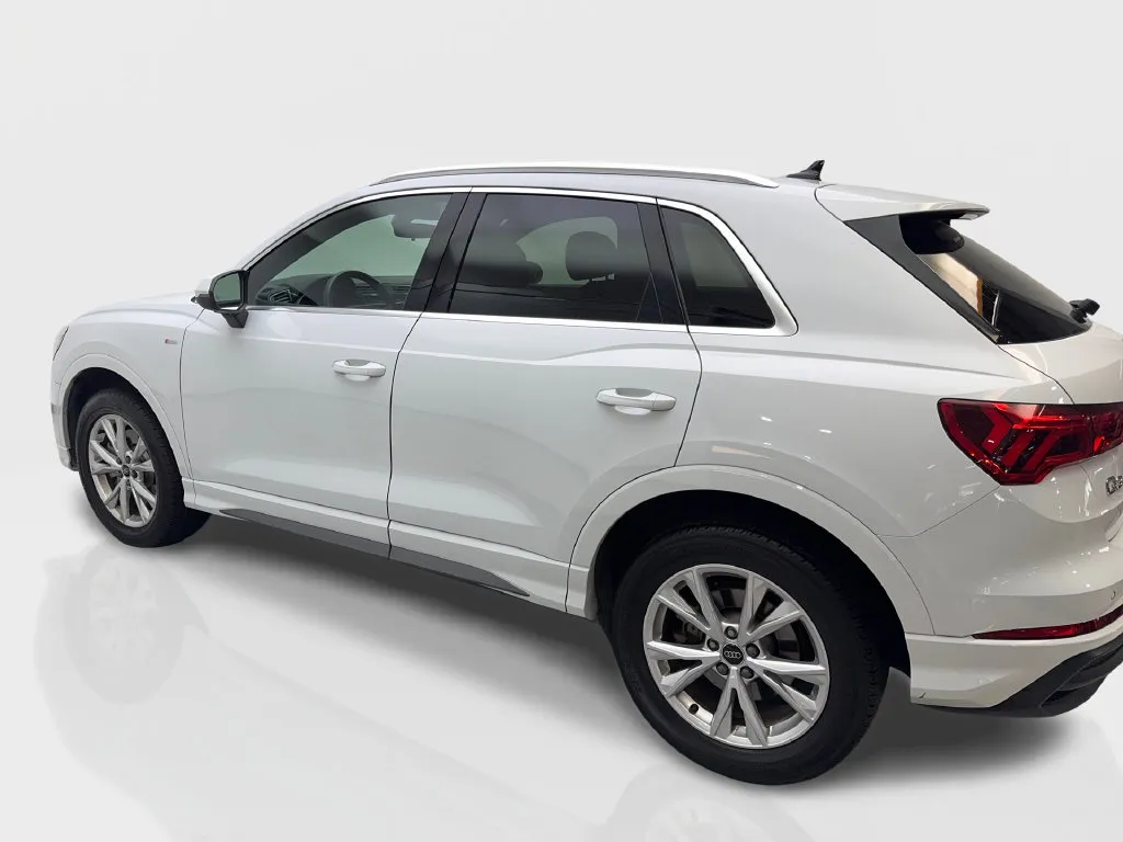 Audi Q3 photo 16