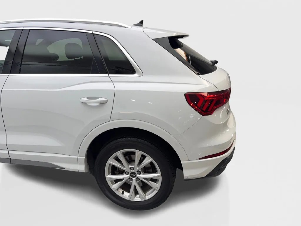 Audi Q3 photo 19